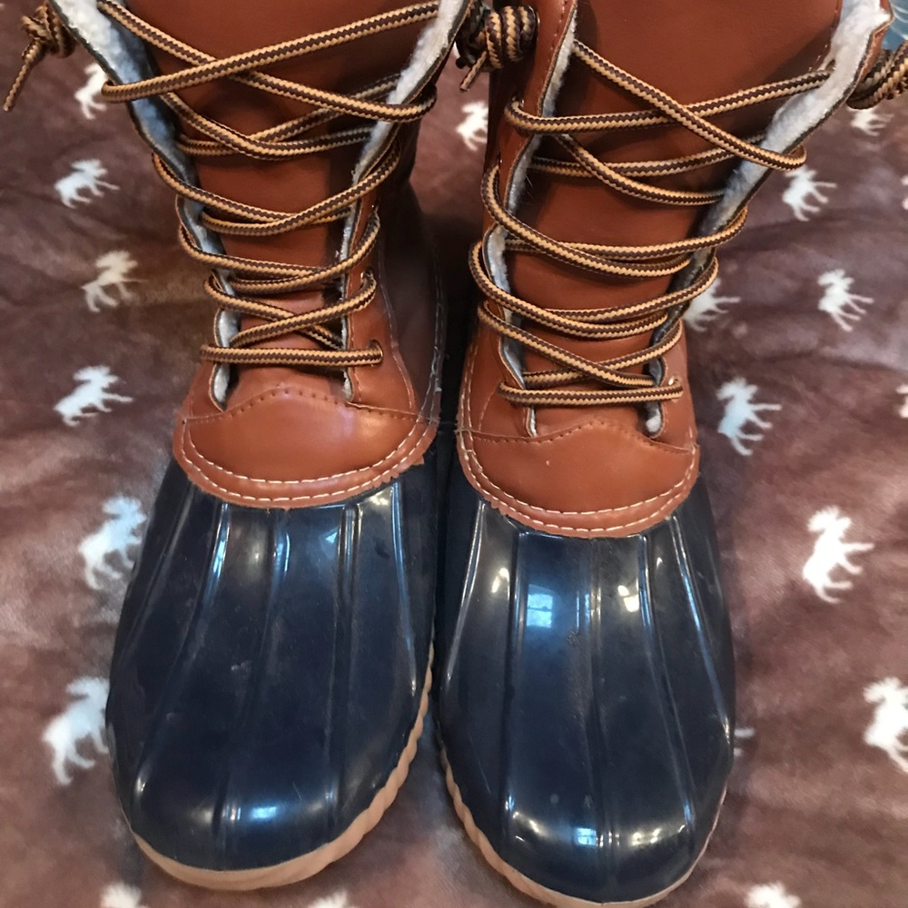 Navy/Tan Duck boots. Worn 2 times. Size 9.